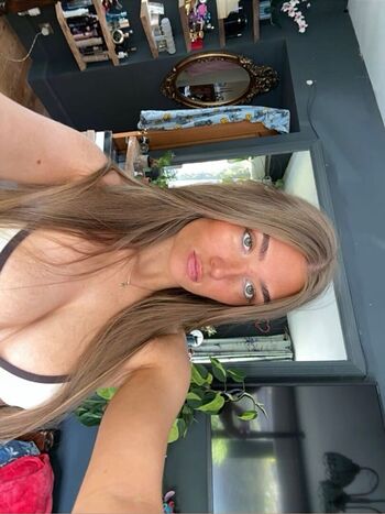 Full leaked Aechisholm private onlyfans photo