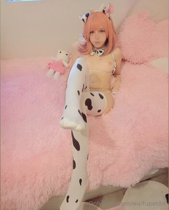 Full leaked Waifupetite private onlyfans photo